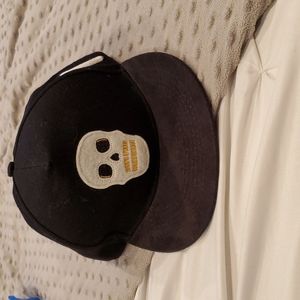 Black cousins skull face hat